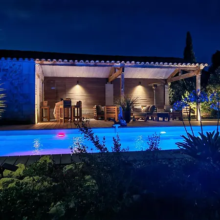 Roulotte Esmeralda Avec Jacuzzi Baron (Gard)